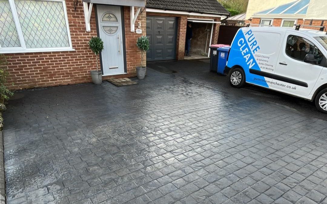 How to Maintain a Clean Driveway All Year Round